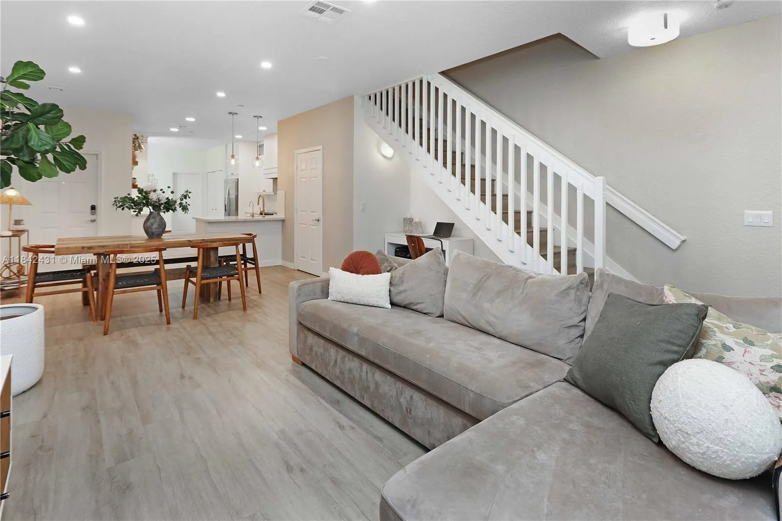 4333 Vineyard Cir