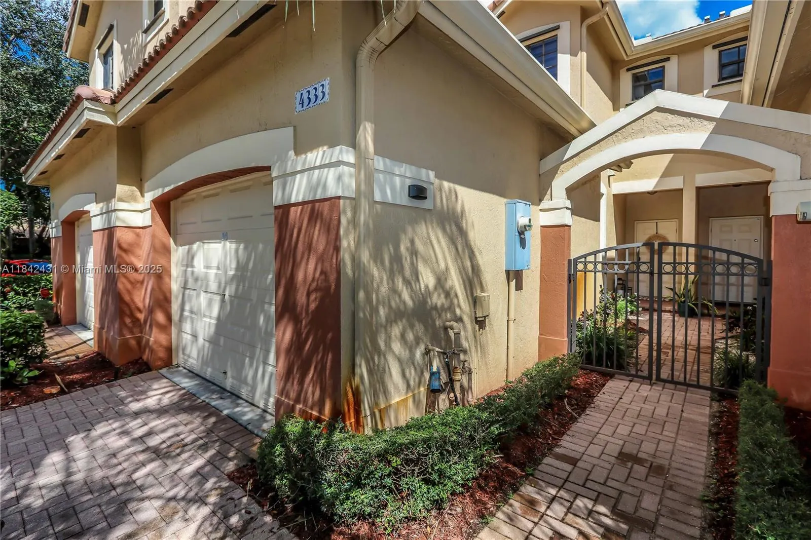 4333 Vineyard Cir