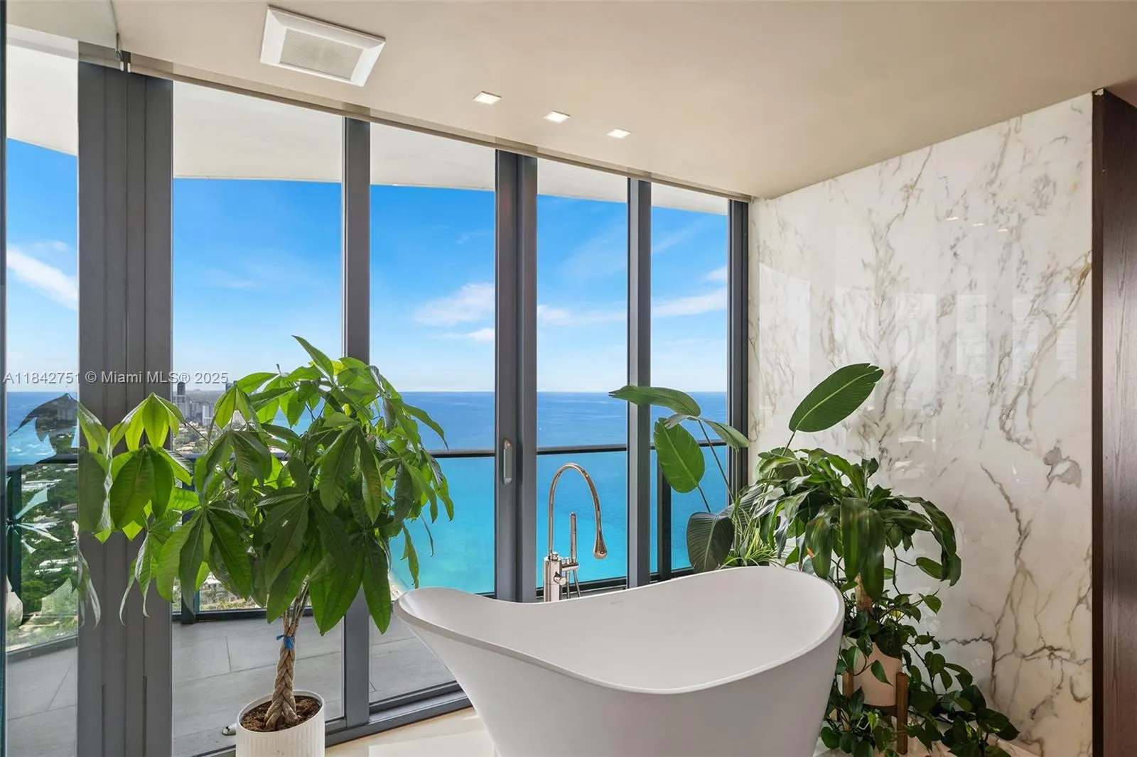 19575 Collins Ave, #38