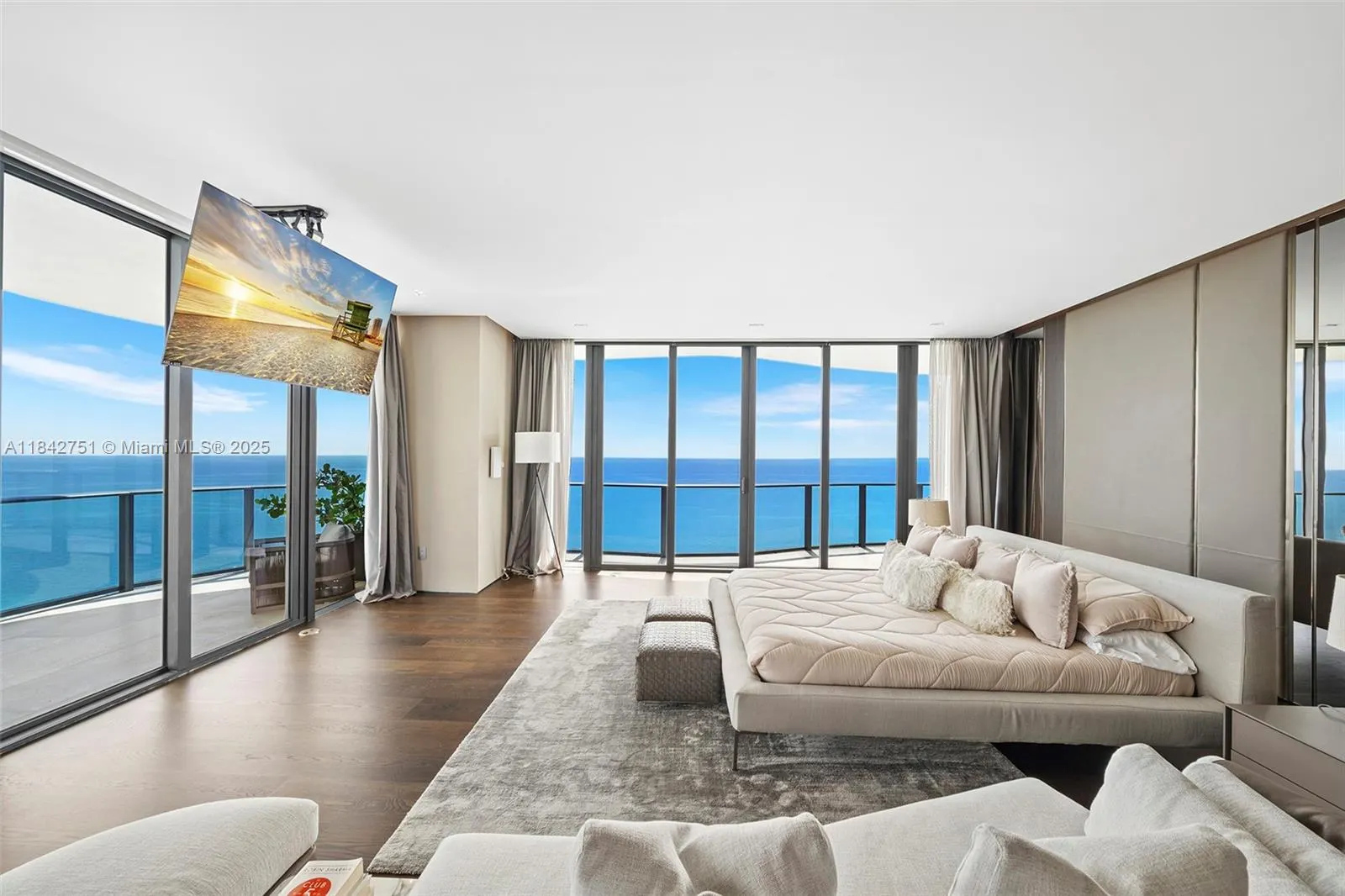 19575 Collins Ave, #38