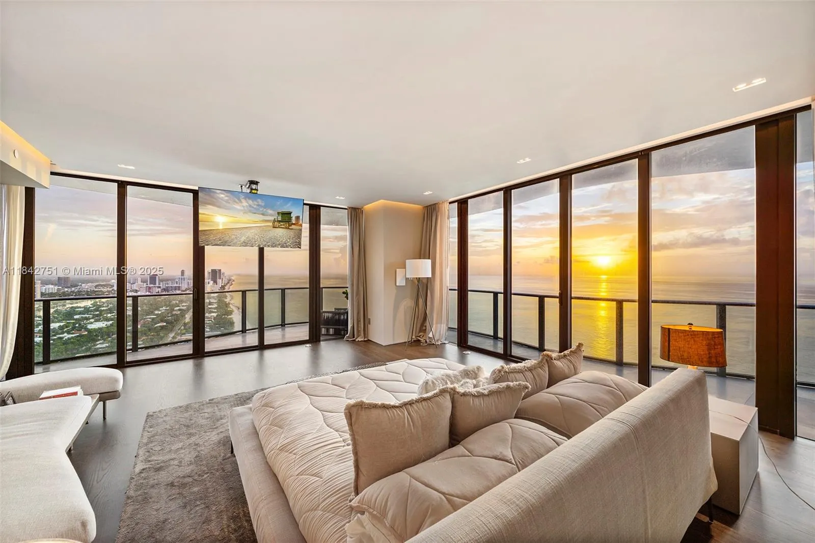 19575 Collins Ave, #38