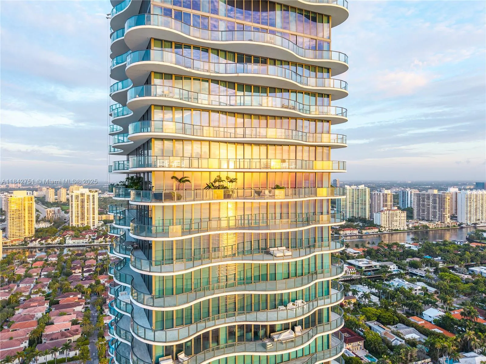 19575 Collins Ave, #38