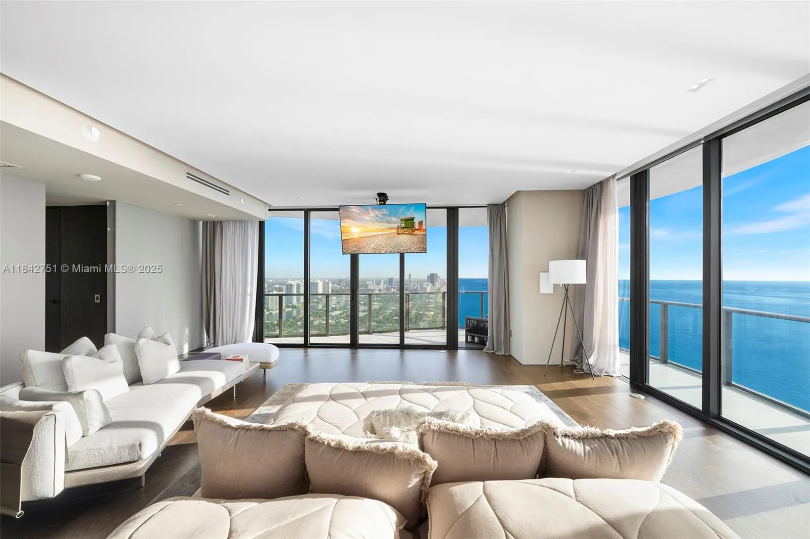 19575 Collins Ave, #38