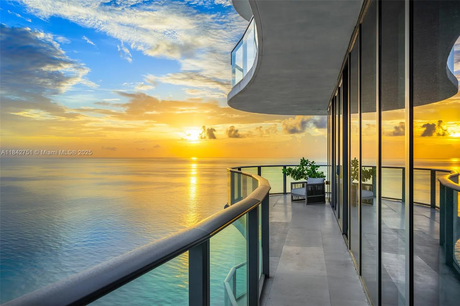 19575 Collins Ave, #38