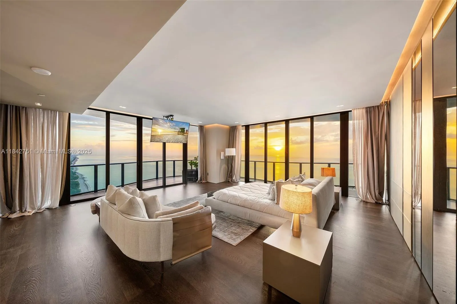 19575 Collins Ave, #38