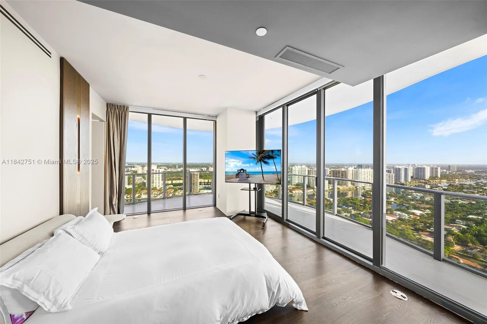 19575 Collins Ave, #38