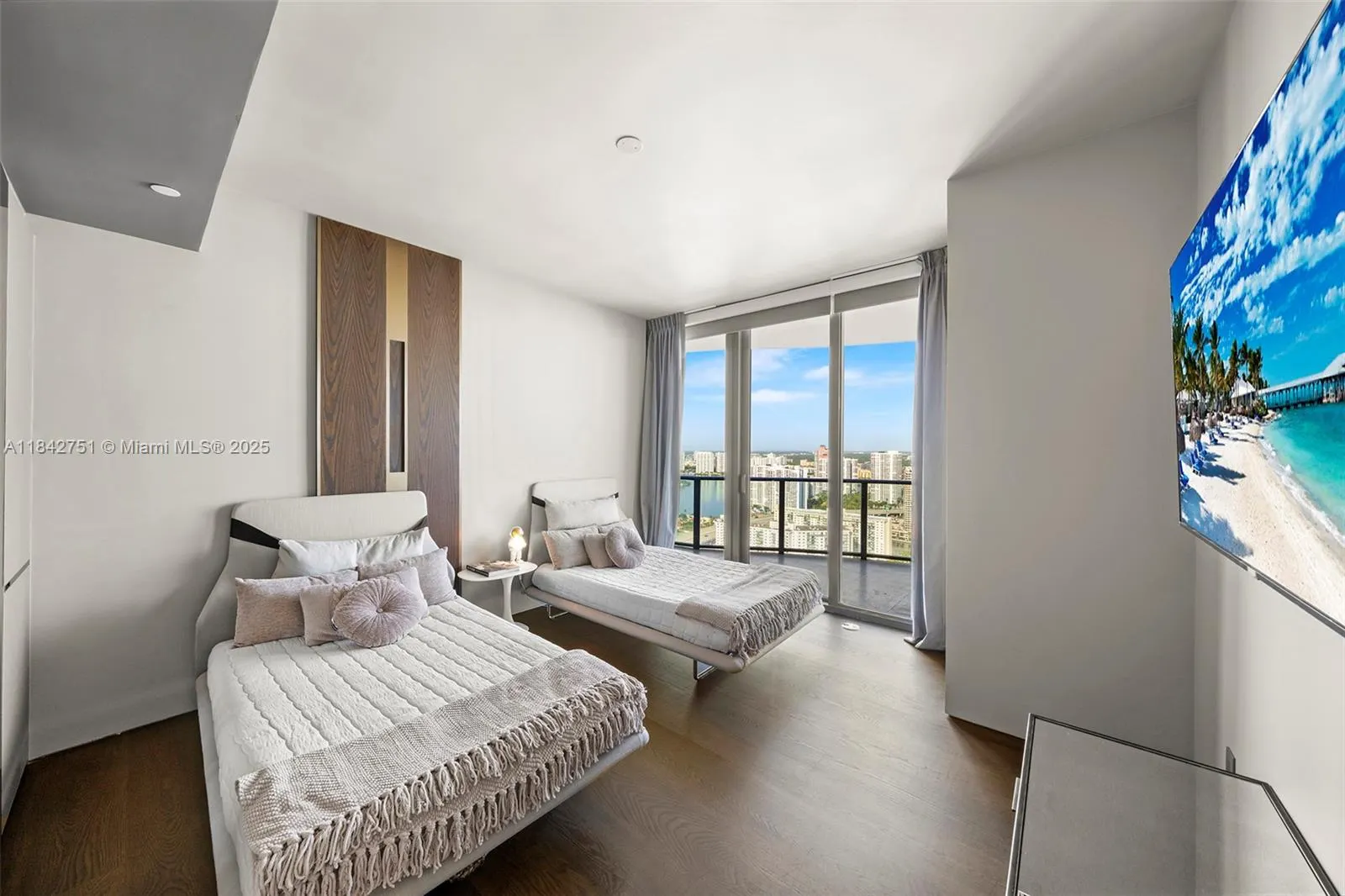 19575 Collins Ave, #38