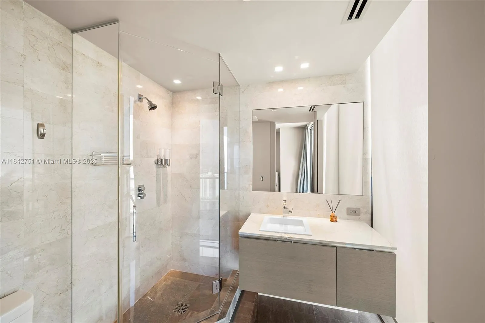 19575 Collins Ave, #38
