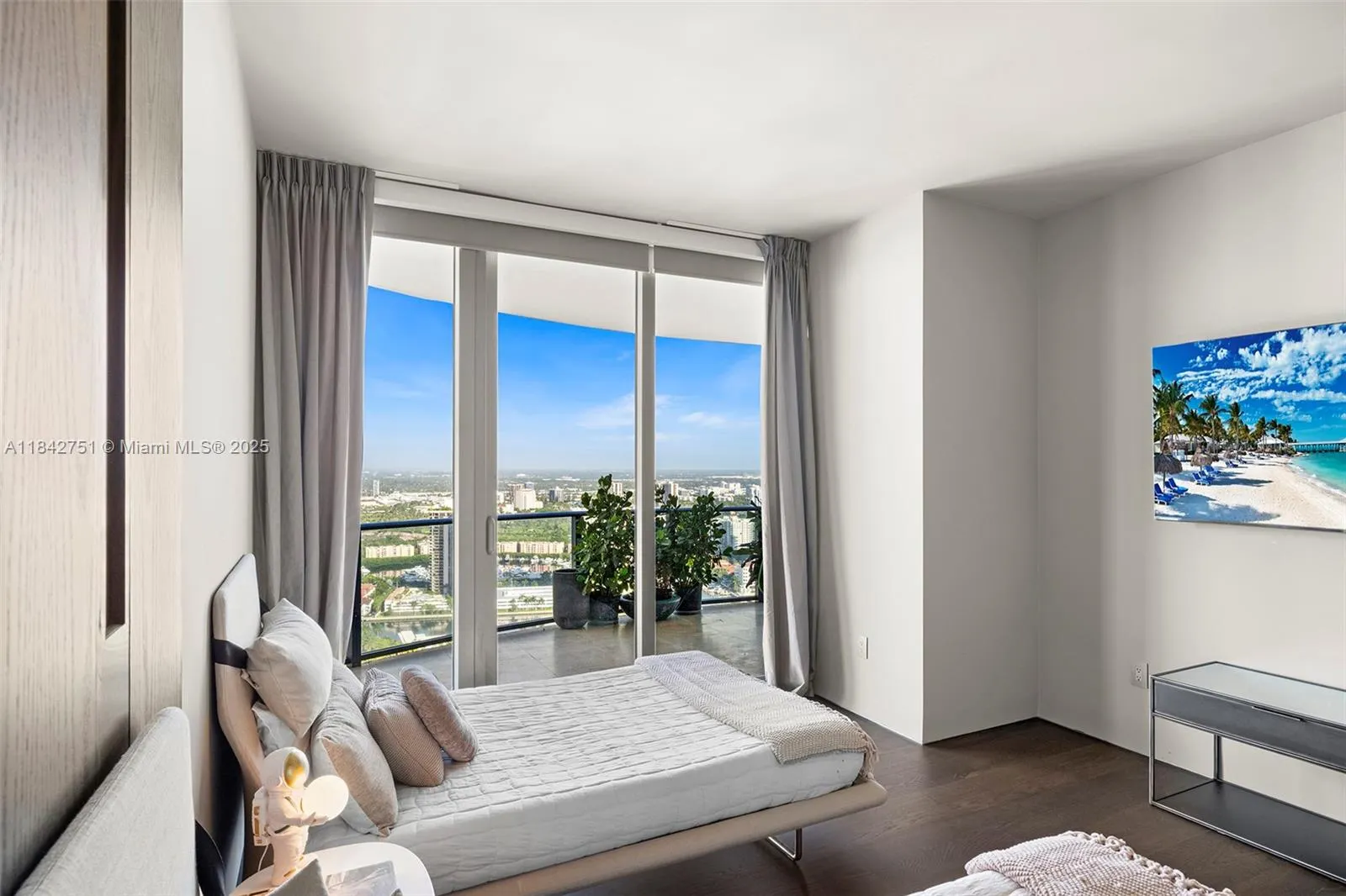 19575 Collins Ave, #38