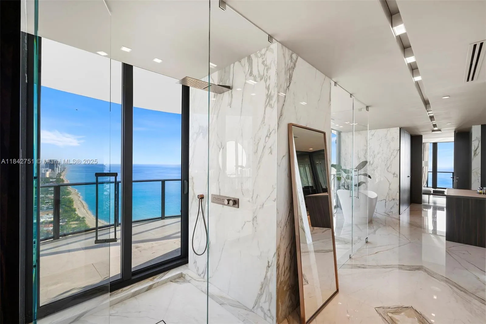 19575 Collins Ave, #38