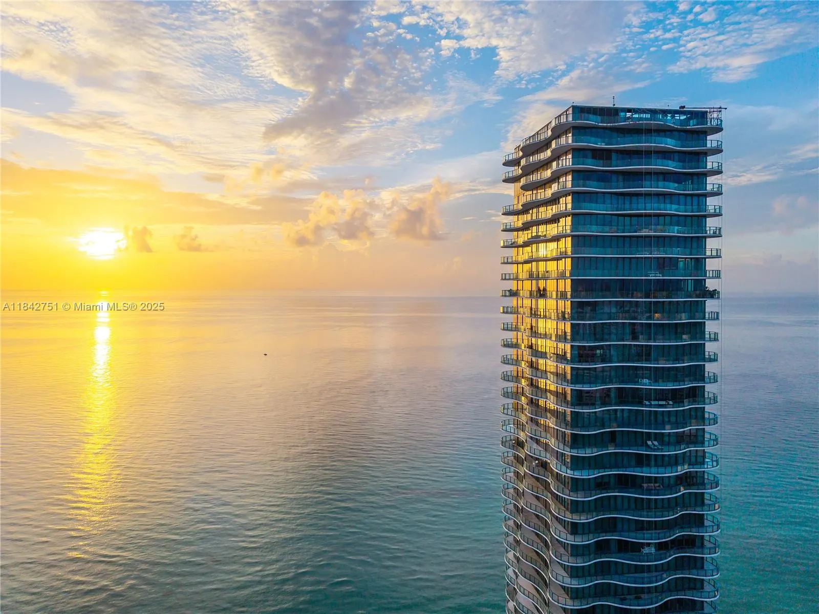 19575 Collins Ave, #38