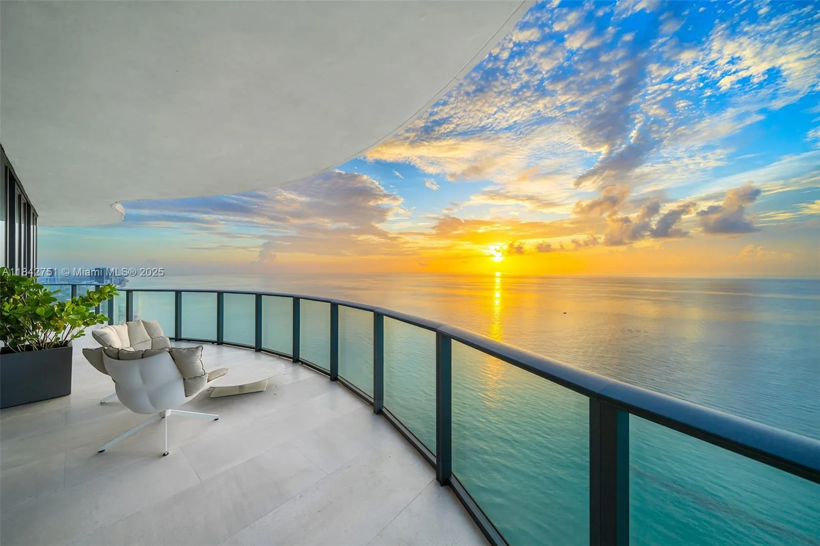 19575 Collins Ave, #38