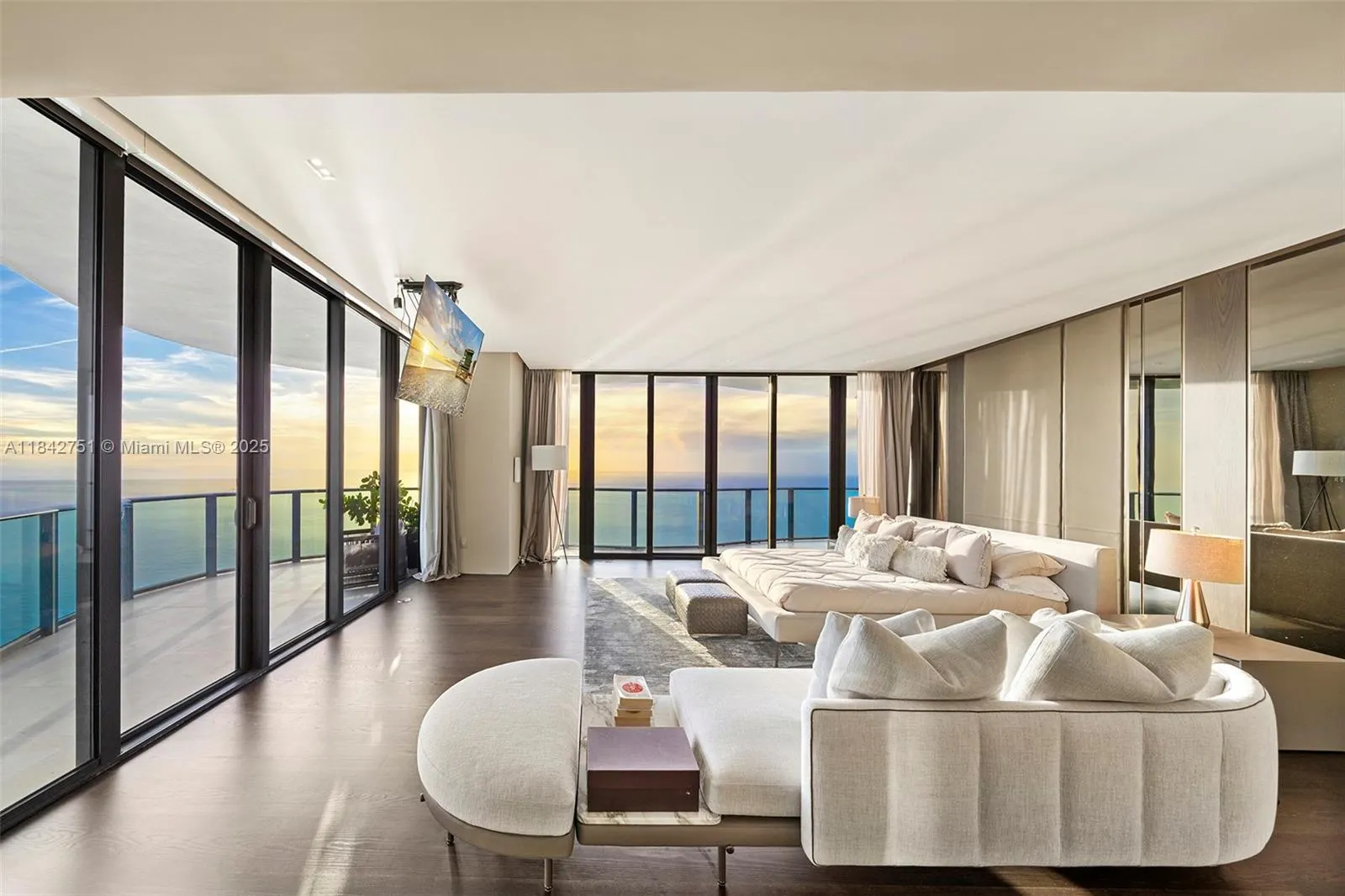 19575 Collins Ave, #38
