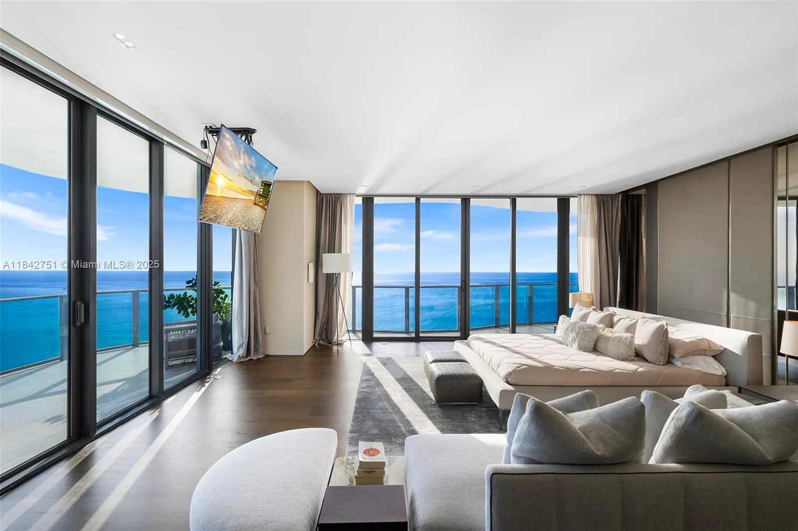 19575 Collins Ave, #38