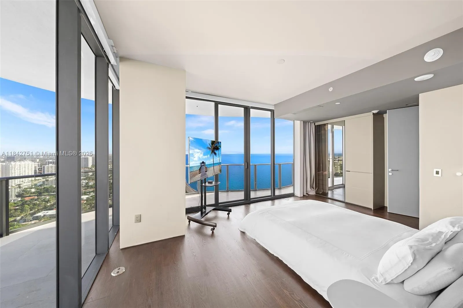 19575 Collins Ave, #38