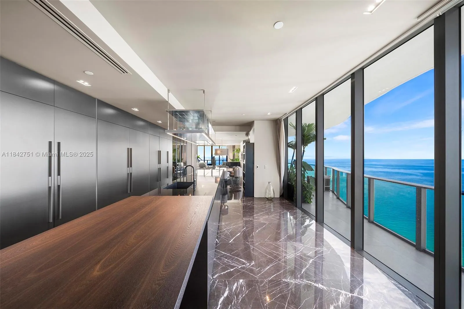 19575 Collins Ave, #38