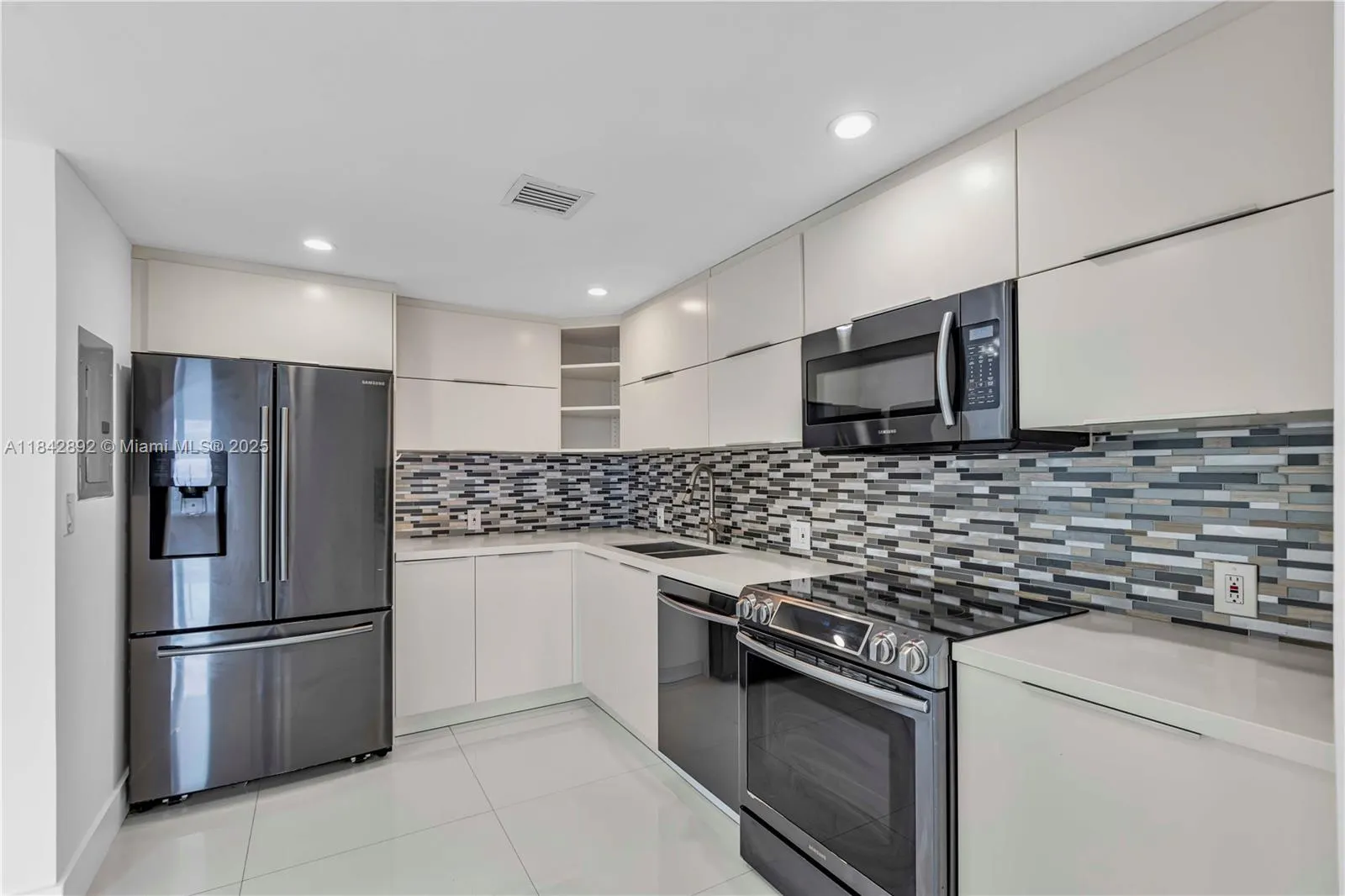 100 Bayview Dr, #508
