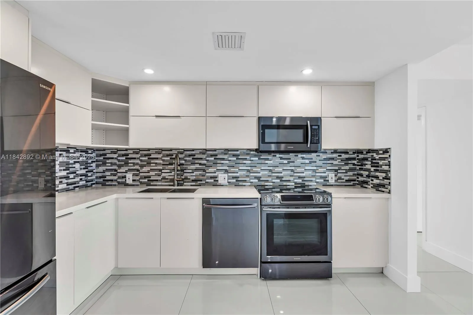 100 Bayview Dr, #508