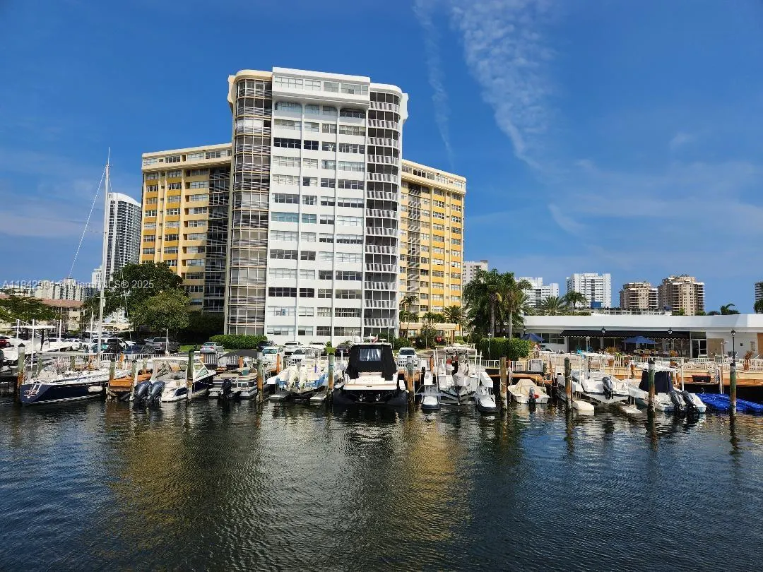 100 Golden Isles Dr, #501