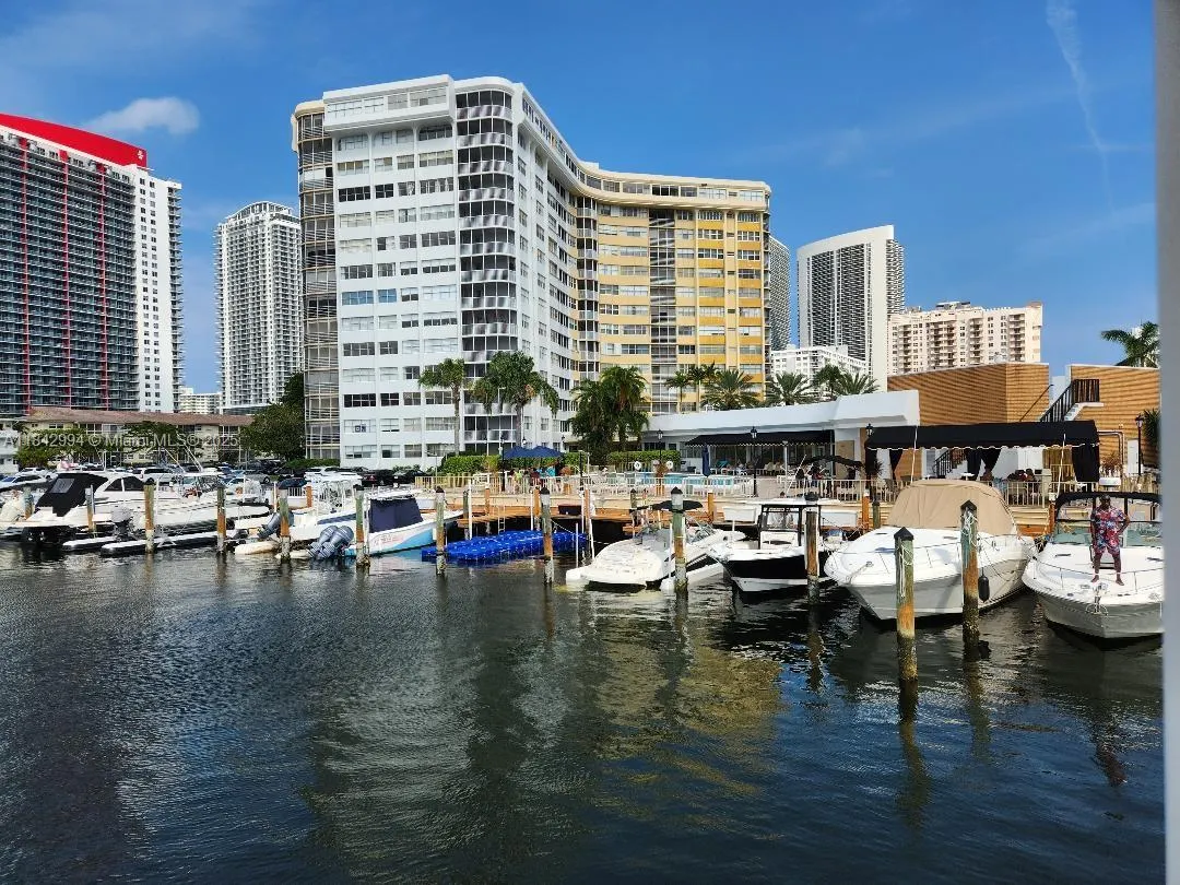 100 Golden Isles Dr, #501