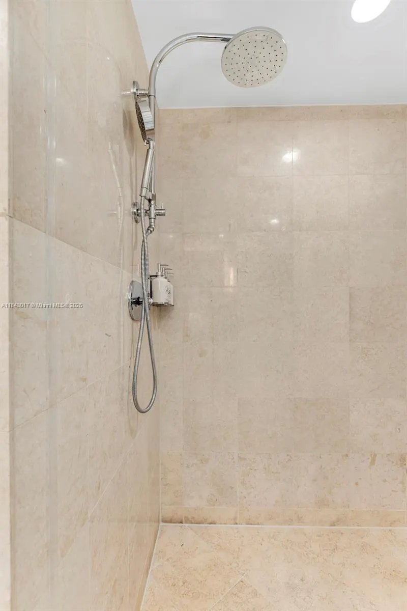 17875 Collins Ave, #2703