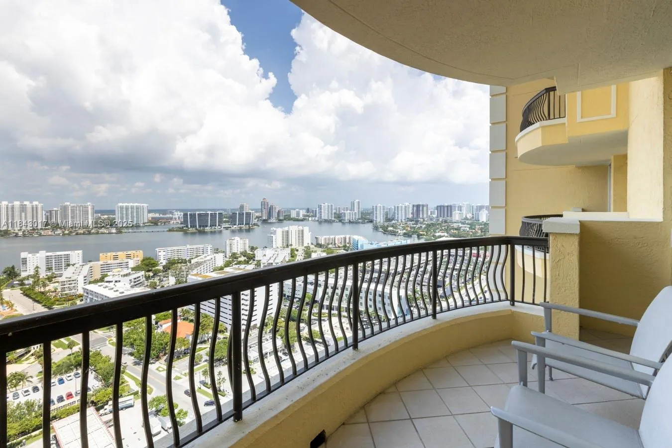 17875 Collins Ave, #2703