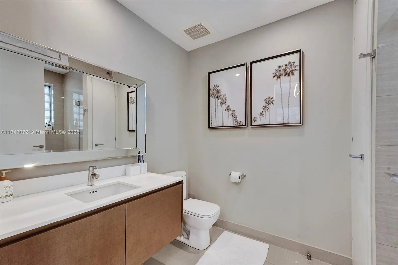 3250 NE 188th St, #402