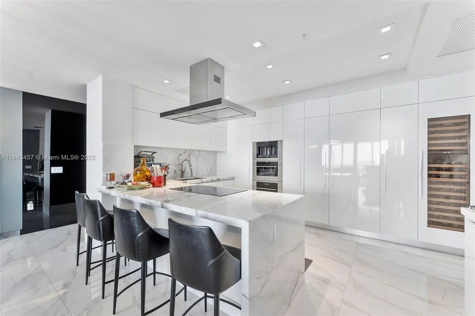 330 Sunny Isles Blvd, #5-LPH03