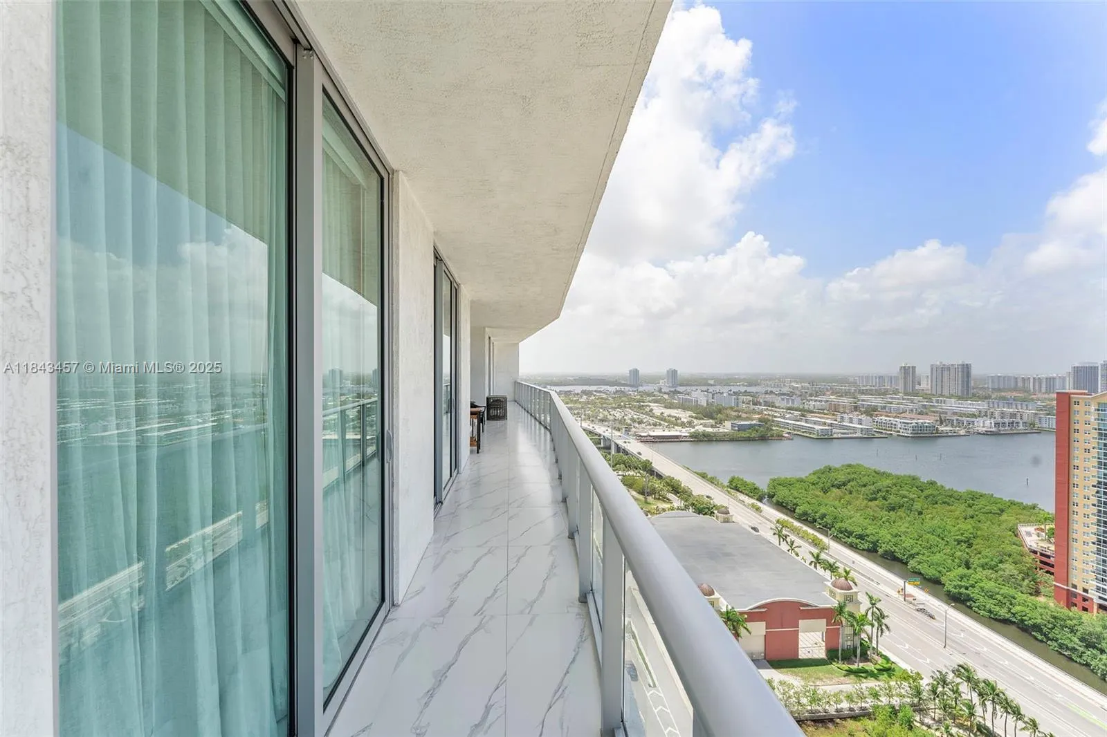 330 Sunny Isles Blvd, #5-LPH03