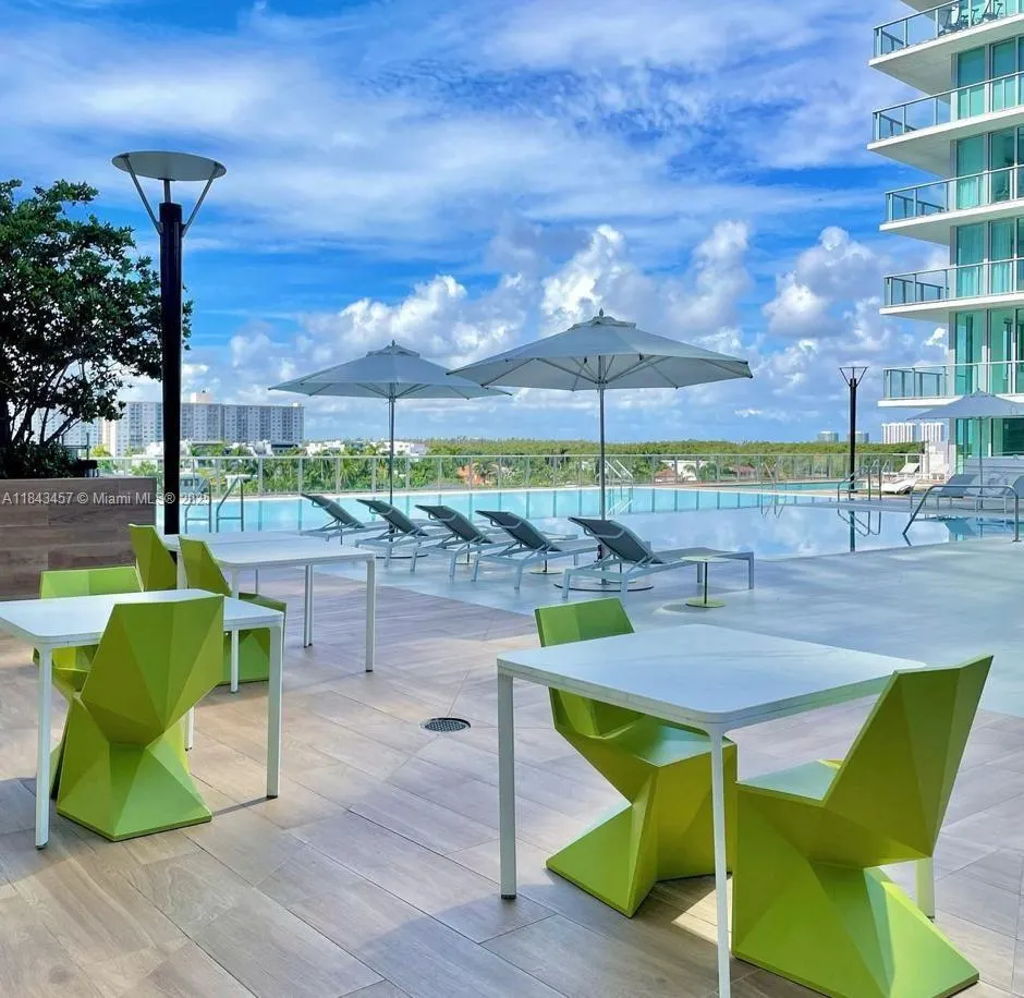 330 Sunny Isles Blvd, #5-LPH03