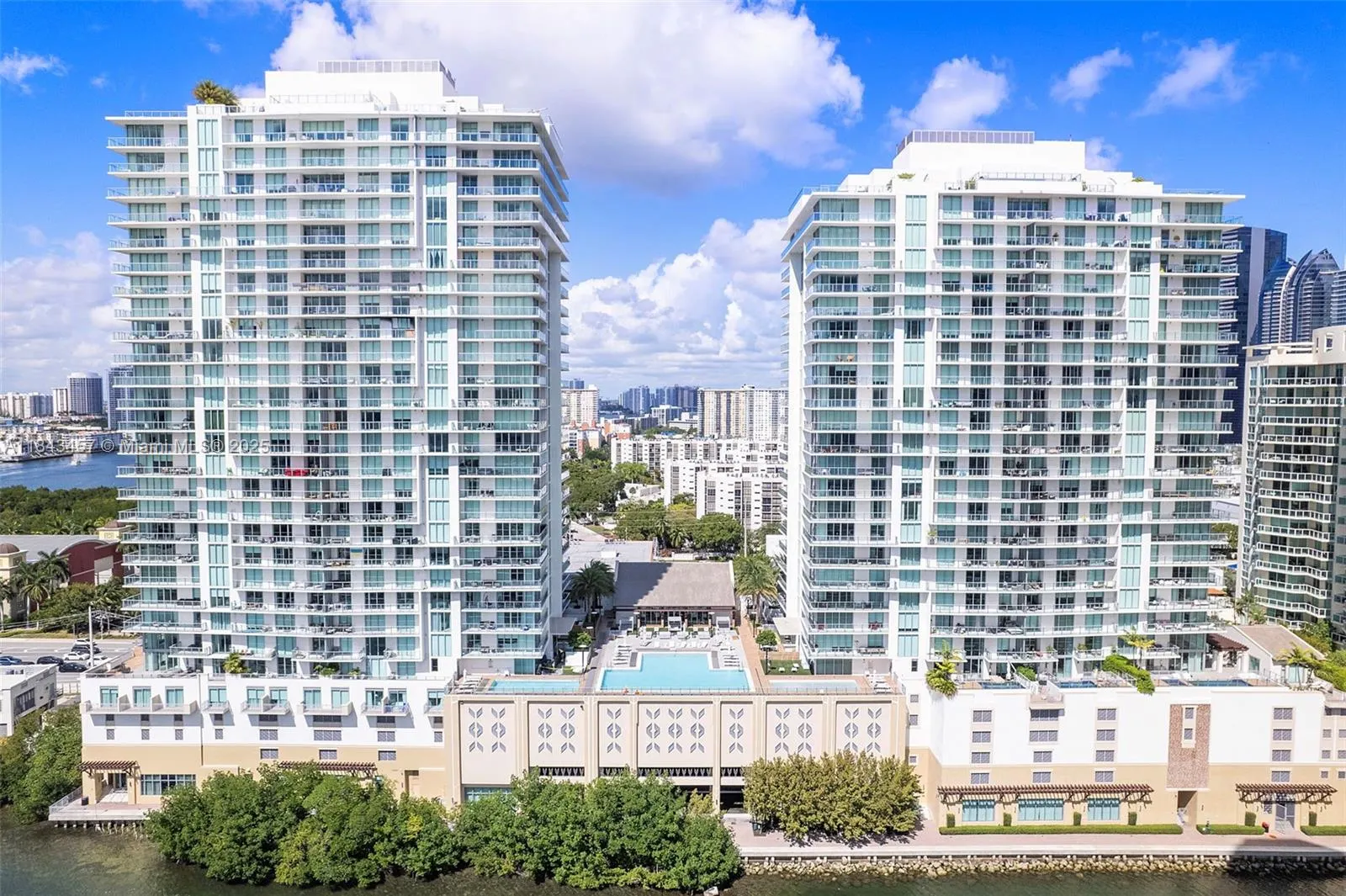 330 Sunny Isles Blvd, #5-LPH03