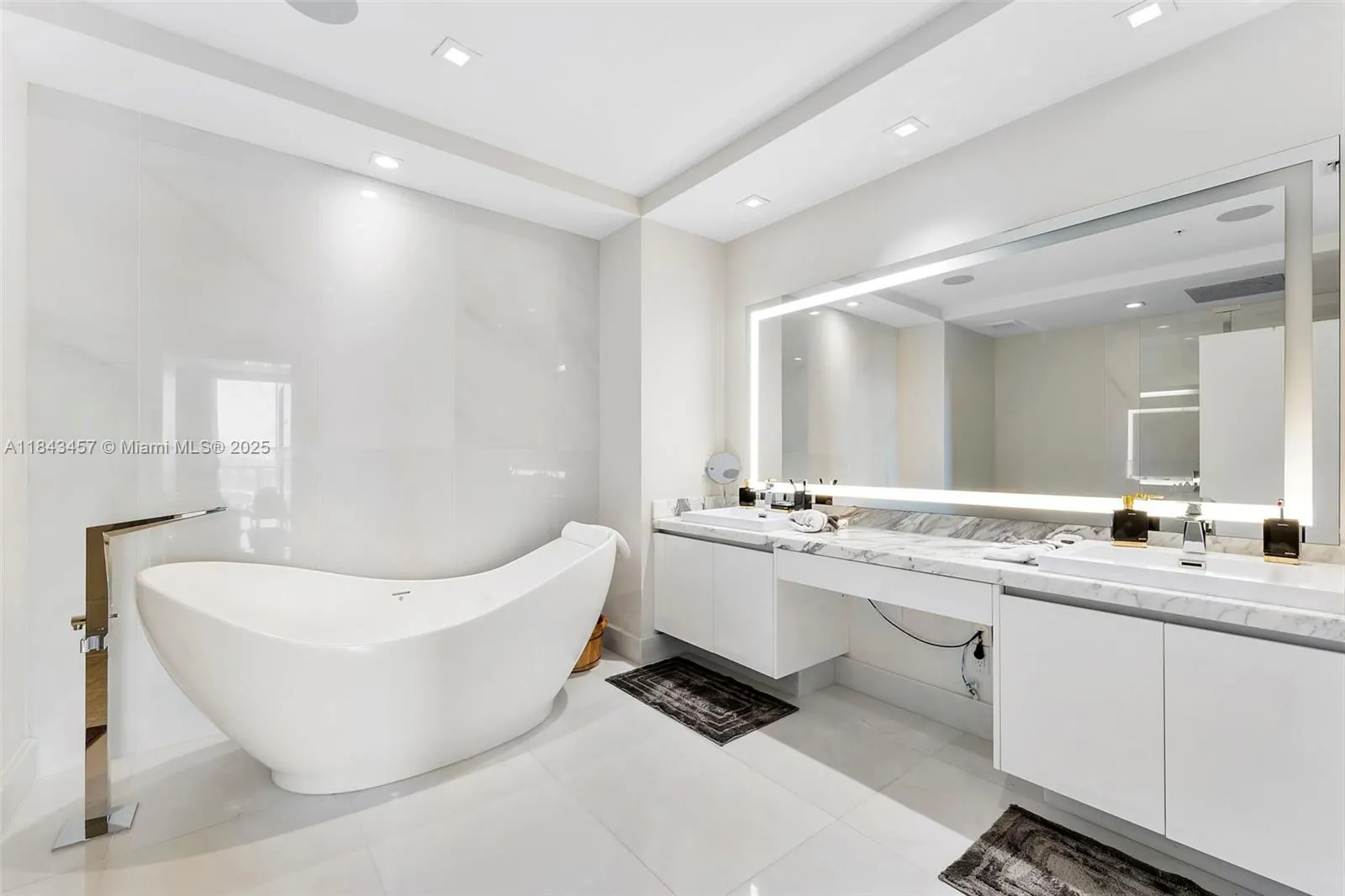 330 Sunny Isles Blvd, #5-LPH03