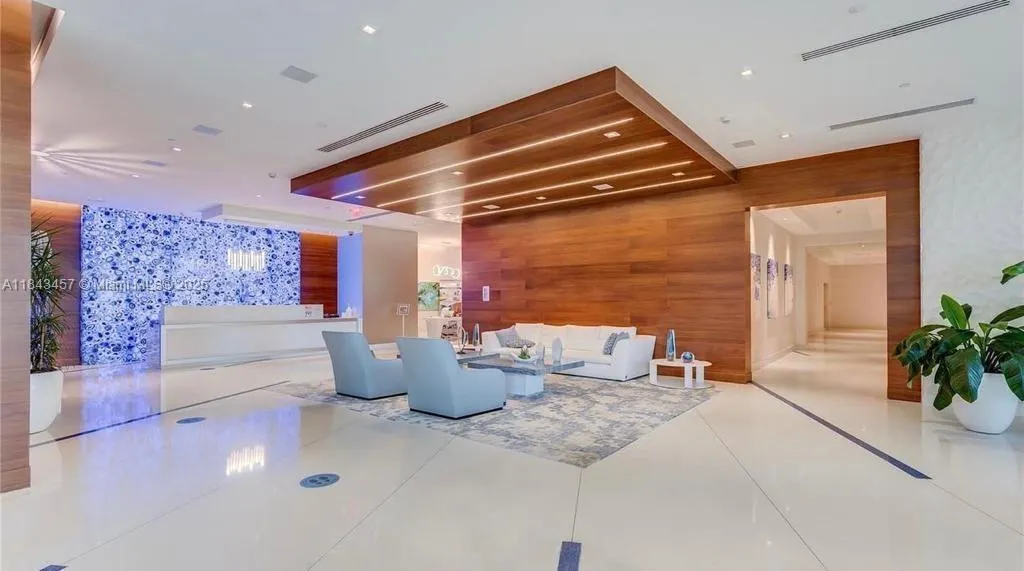 330 Sunny Isles Blvd, #5-LPH03