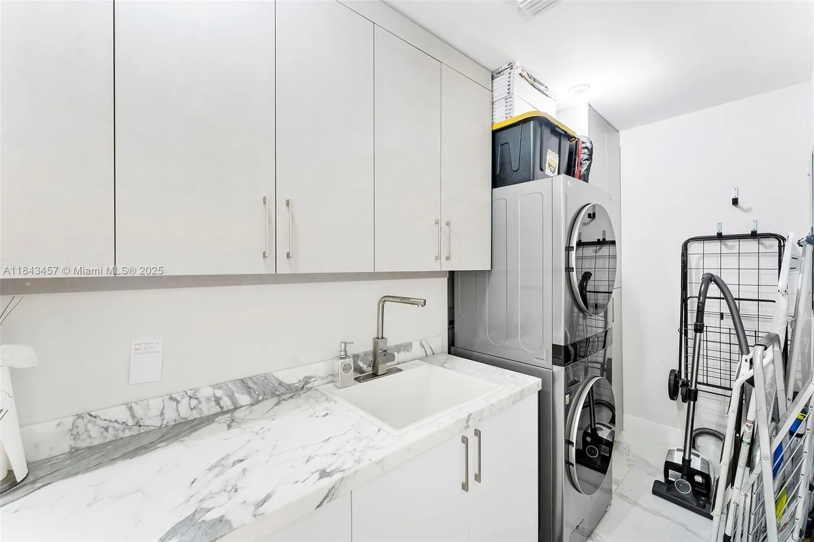 330 Sunny Isles Blvd, #5-LPH03