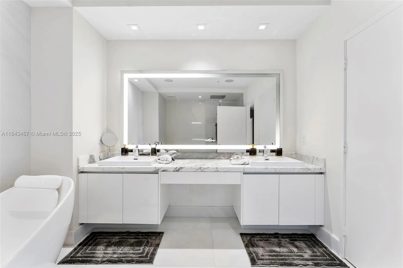 330 Sunny Isles Blvd, #5-LPH03