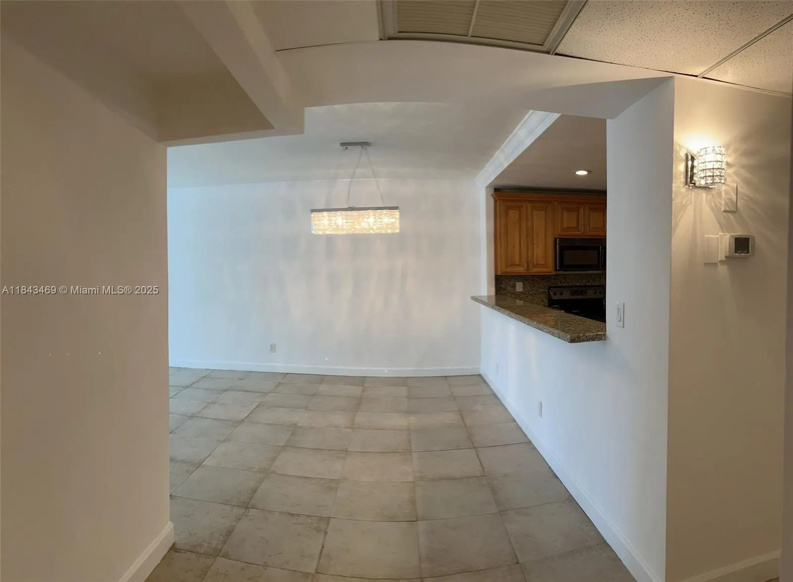 19390 Collins Ave, #207