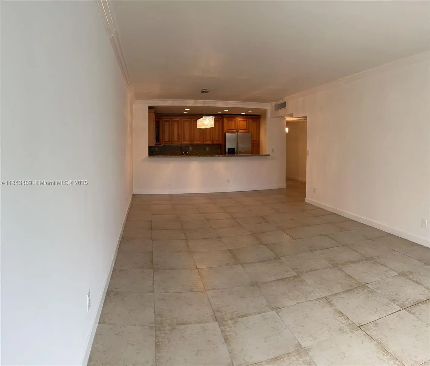 19390 Collins Ave, #207