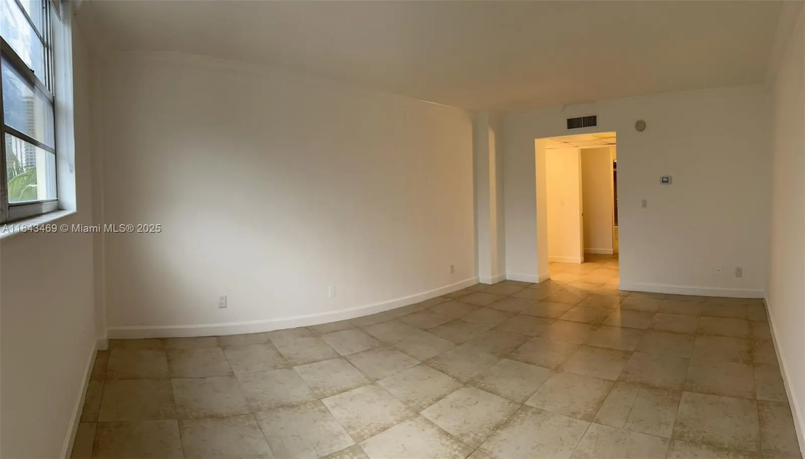 19390 Collins Ave, #207