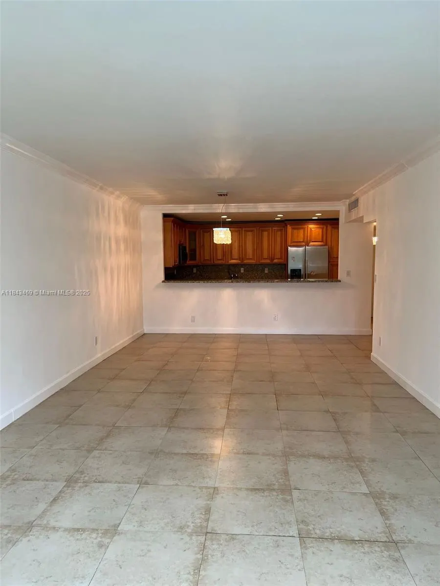 19390 Collins Ave, #207