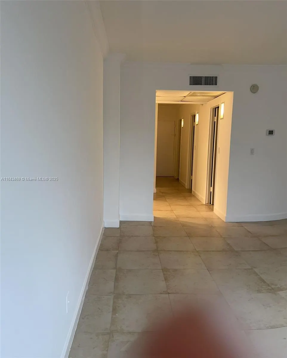 19390 Collins Ave, #207