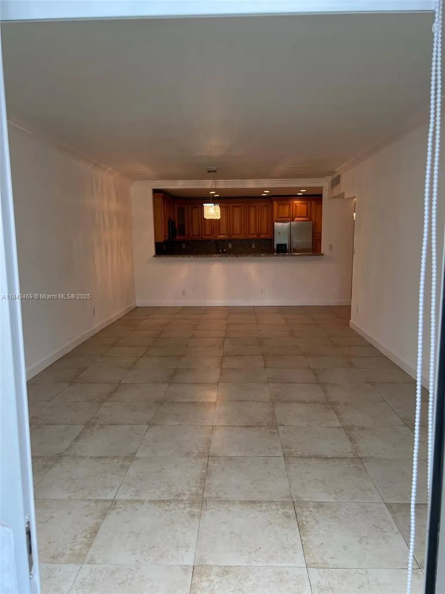 19390 Collins Ave, #207