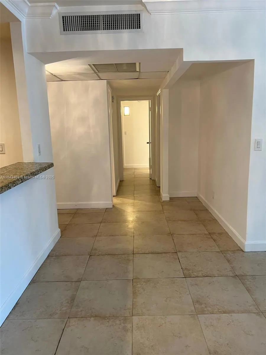 19390 Collins Ave, #207