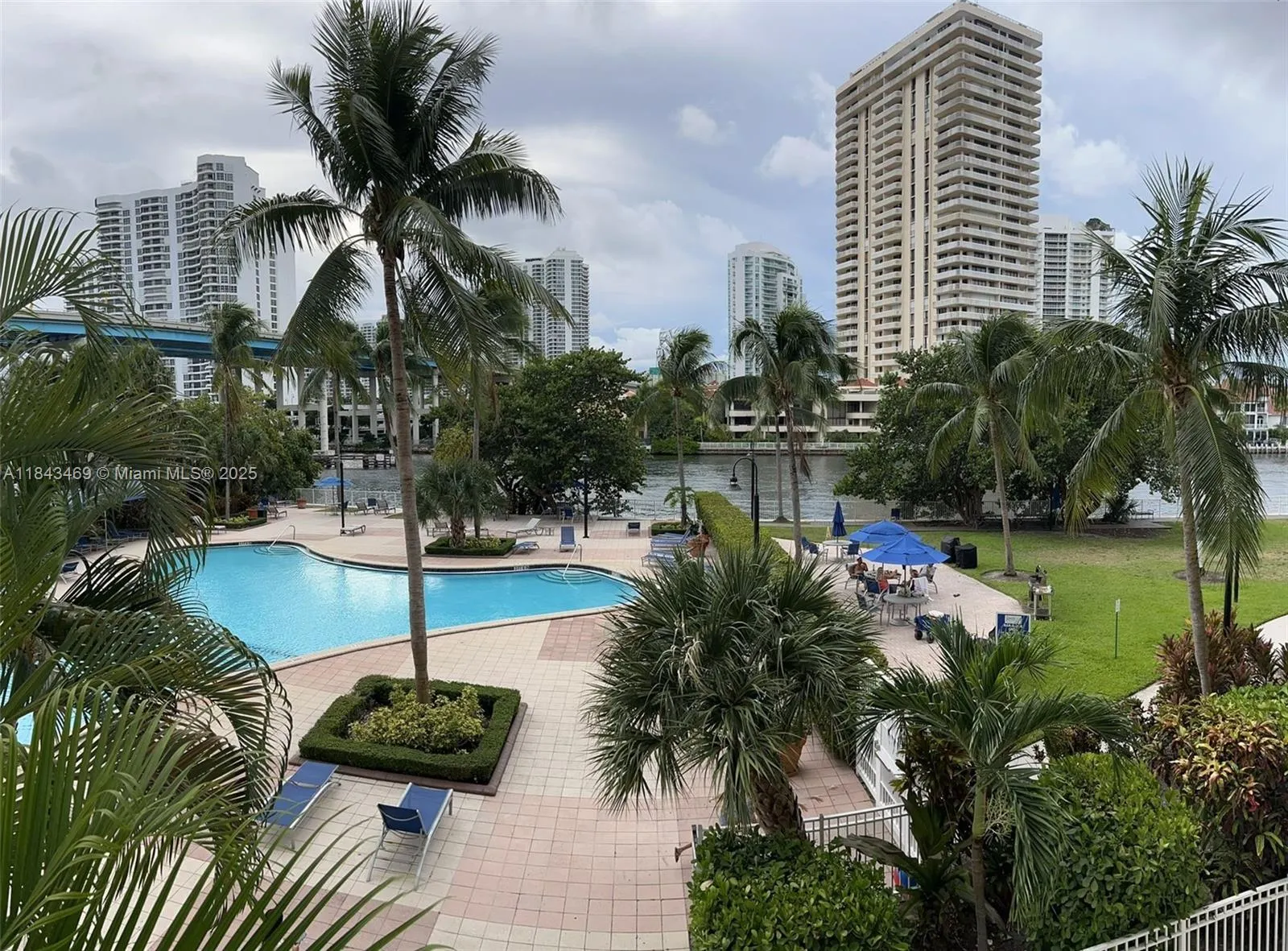 19390 Collins Ave, #207