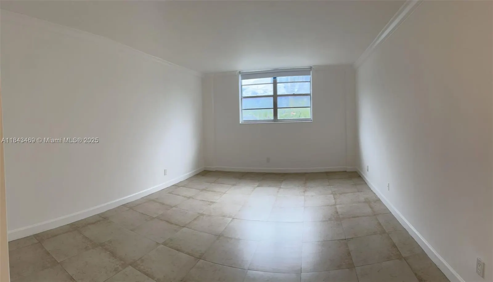 19390 Collins Ave, #207