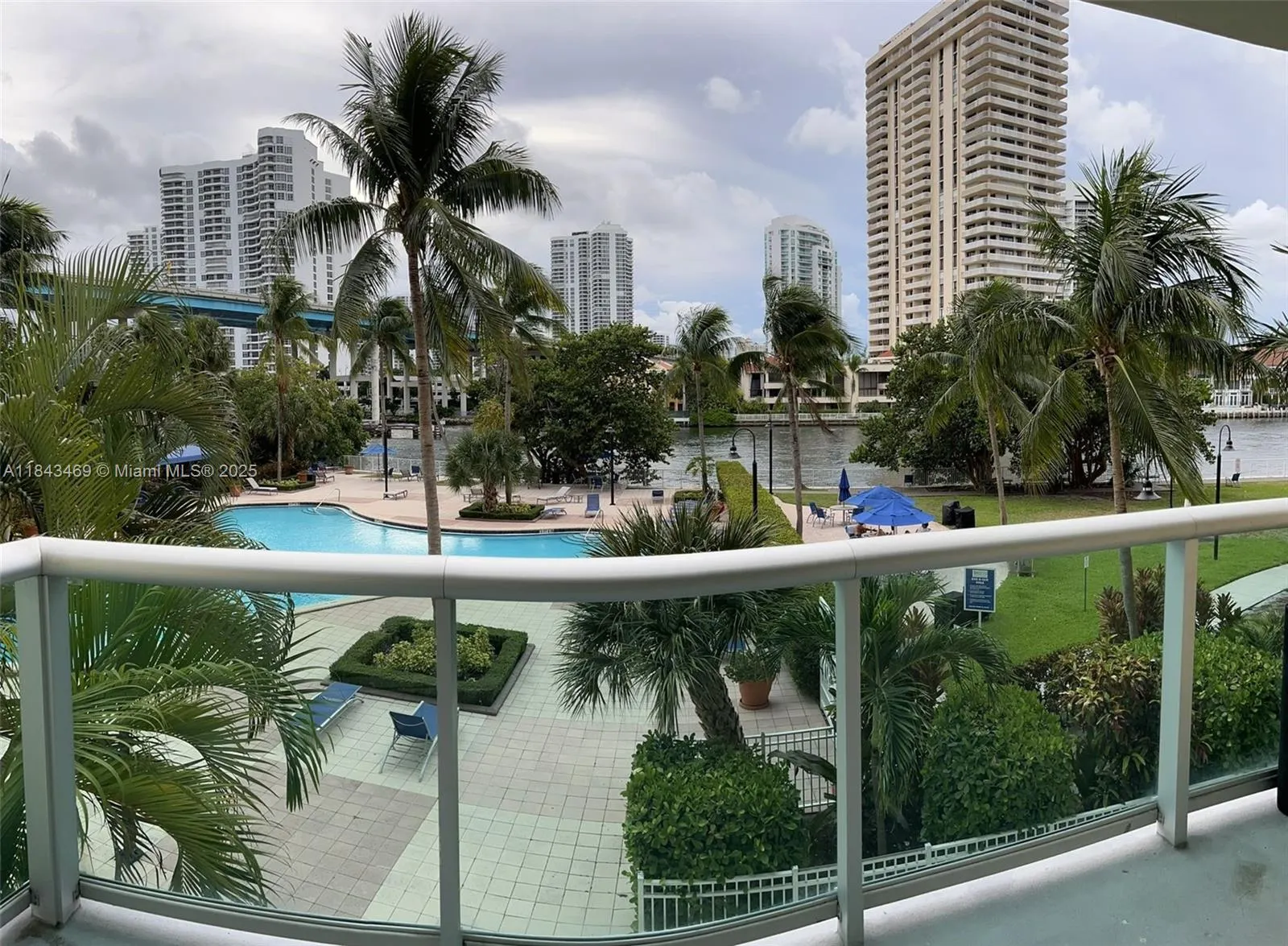 19390 Collins Ave, #207