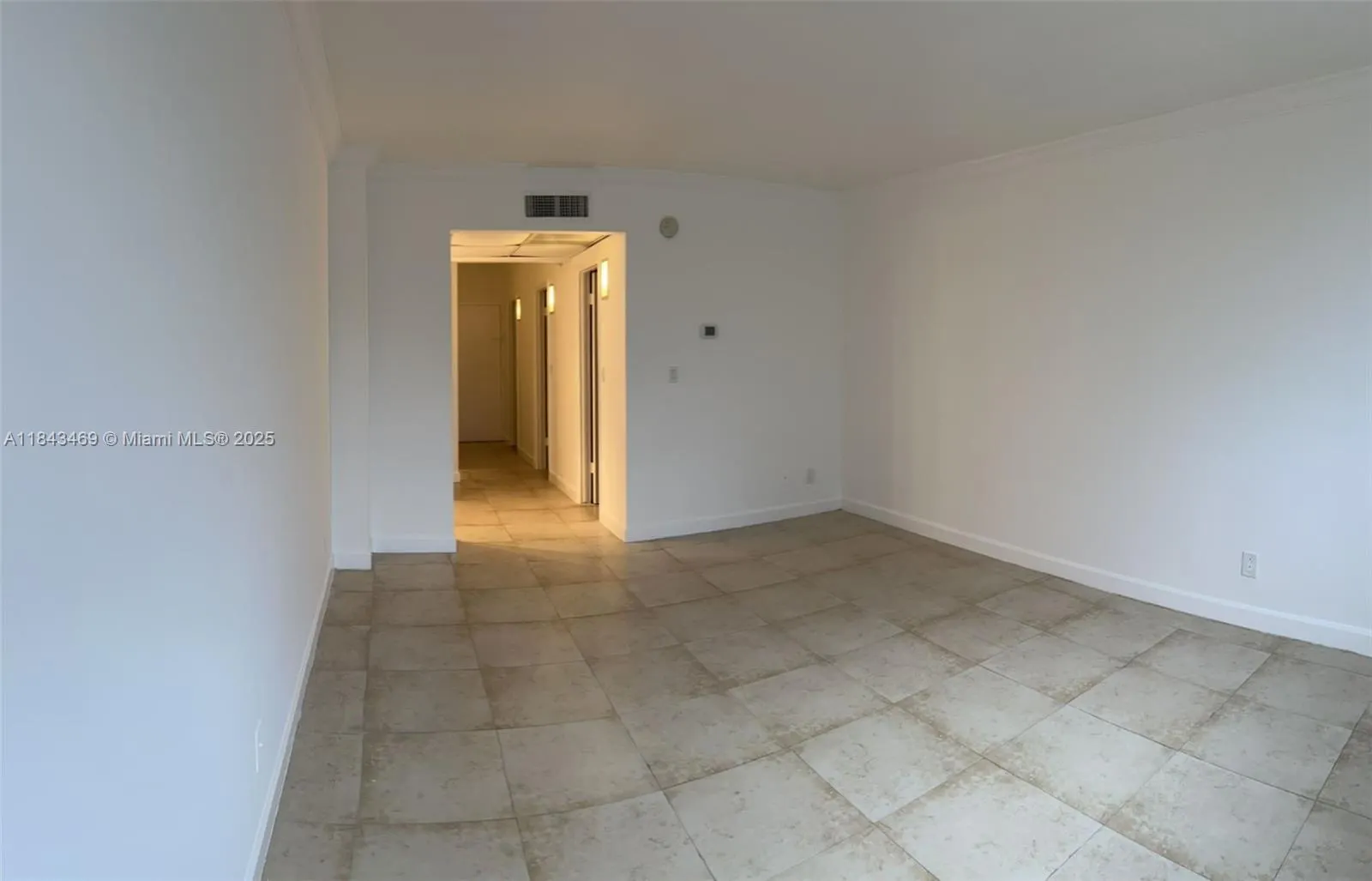 19390 Collins Ave, #207
