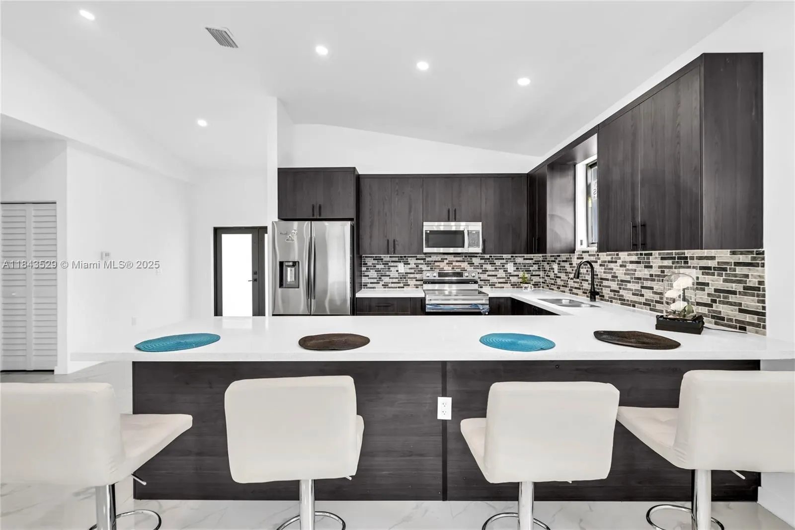 335 NW 15th St