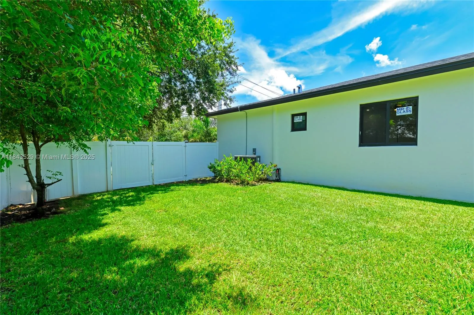 335 NW 15th St
