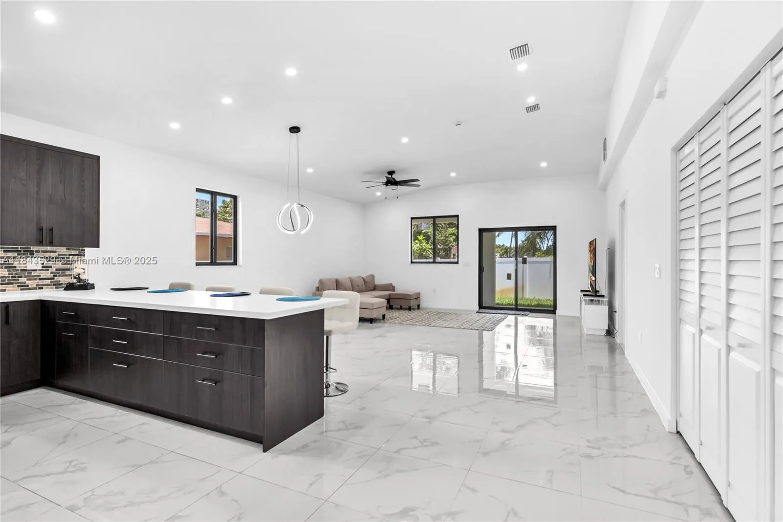 335 NW 15th St