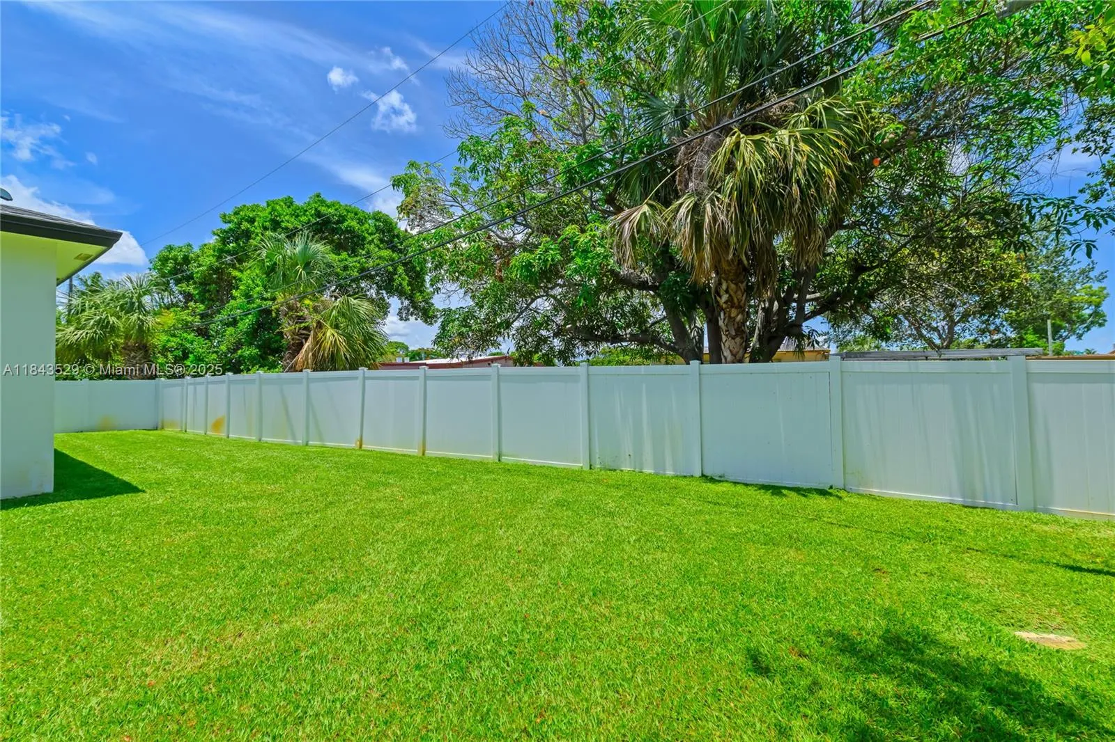 335 NW 15th St